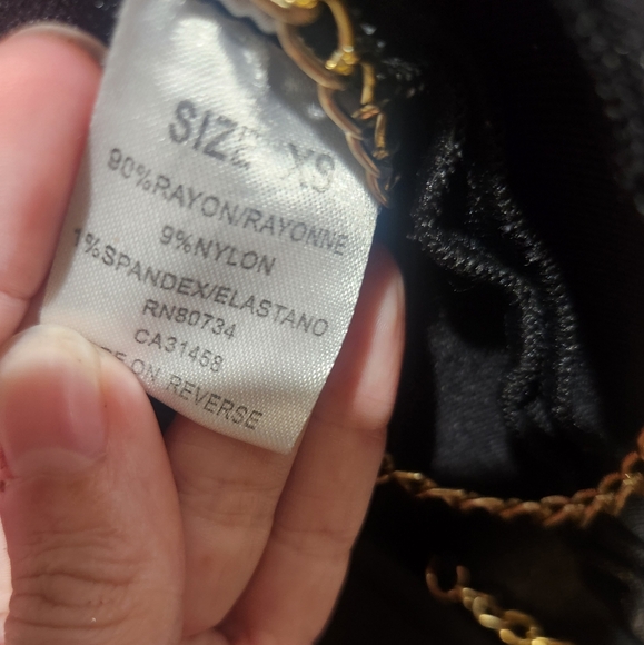 Elegant Black Sleeveless Dress - Picture 5 of 5